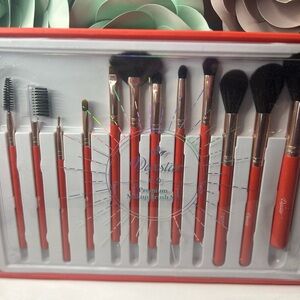 👑 Red Makeup Brush Set